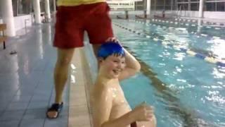 How to put on a swimming cap - the funny way